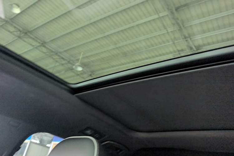 Used Volkswagen T-ROC 2025 300TSI DSG Two-Wheel Drive Chen Guang Edition Headliner