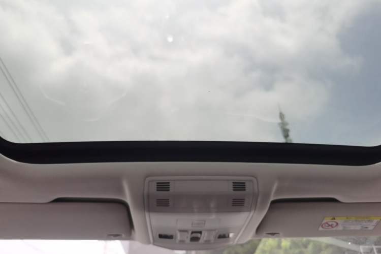 Used Volkswagen T-ROC 2025 Facelift Model 2 280TSI DSG Two-Wheel Drive Shiguang Edition Headliner