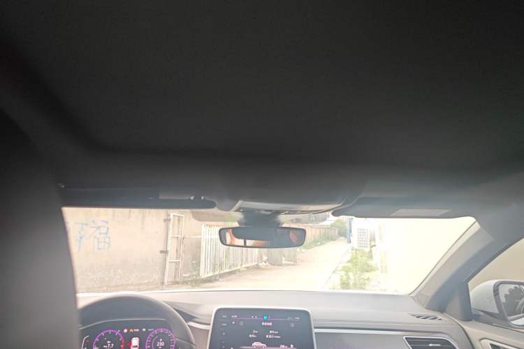 Used Volkswagen T-ROC 2025 300TSI DSG Two-Wheel Drive Chen Guang Edition Headliner