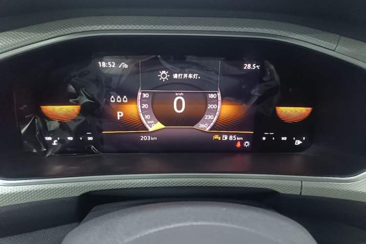 Used Volkswagen T-ROC 2025 Facelift Model 2 280TSI DSG Two-Wheel Drive Shiguang Edition Instrument Cluster