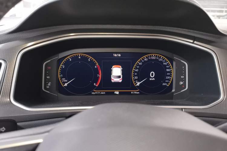 Used Volkswagen T-ROC 2025 300TSI DSG Two-Wheel Drive Chen Guang Edition Instrument Cluster