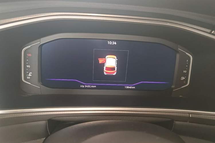Used Volkswagen T-ROC 2025 300TSI DSG Two-Wheel Drive Chen Guang Edition Instrument Cluster