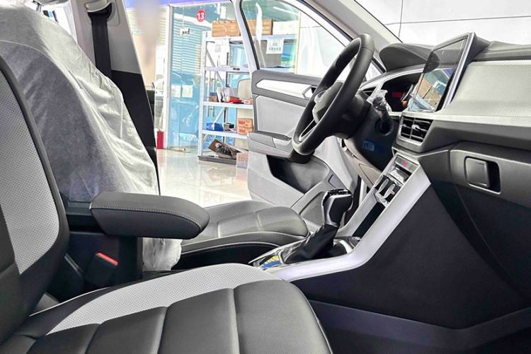 Used Volkswagen T-ROC 2025 Facelift Model 2 280TSI DSG Two-Wheel Drive Shiguang Edition Interior 1