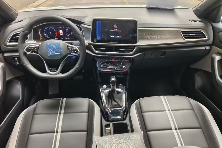 Used Volkswagen T-ROC 2025 Facelift Model 2 300TSI DSG Two-Wheel Drive Xingguang Edition Interior 1