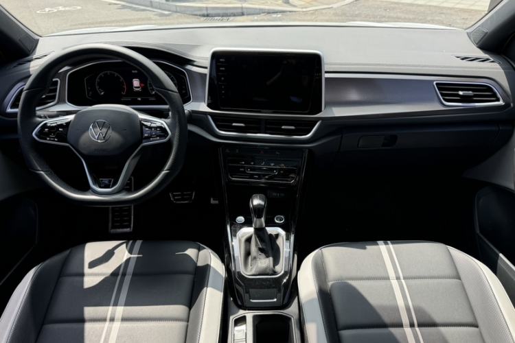 Used Volkswagen T-ROC 2025 Facelifted 300TSI DSG Two-Wheel-Drive Chen Guang Edition Interior 1