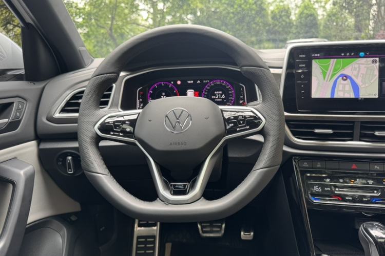Used Volkswagen T-ROC 2025 Facelifted 300TSI DSG Two-Wheel-Drive Chen Guang Edition Interior 10