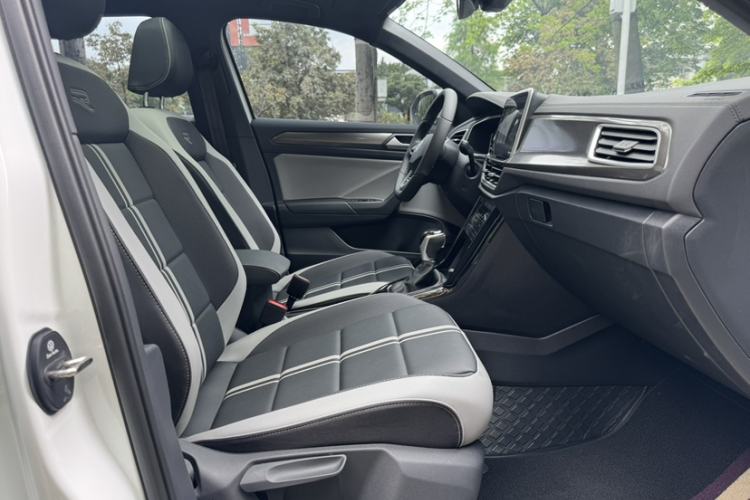 Used Volkswagen T-ROC 2025 Facelifted 300TSI DSG Two-Wheel-Drive Chen Guang Edition Interior 12