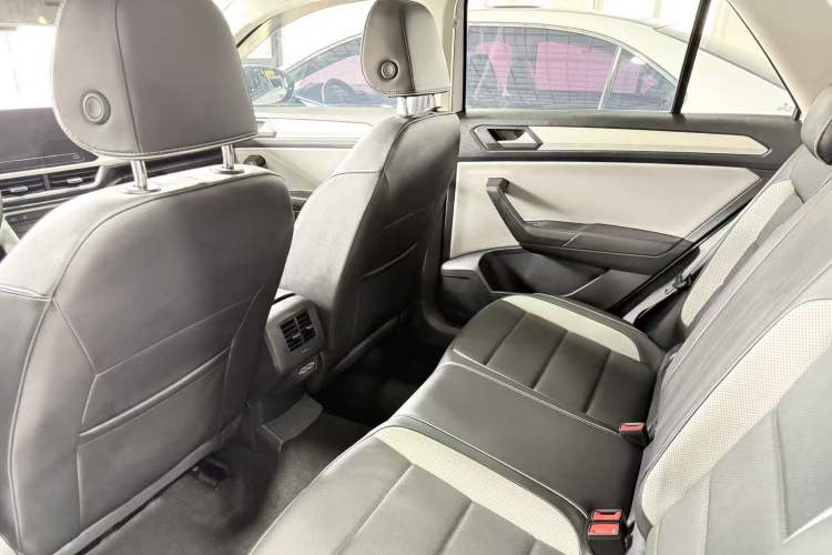 Used Volkswagen T-ROC 2025 280TSI DSG Two-Wheel Drive Time Edition Interior 2