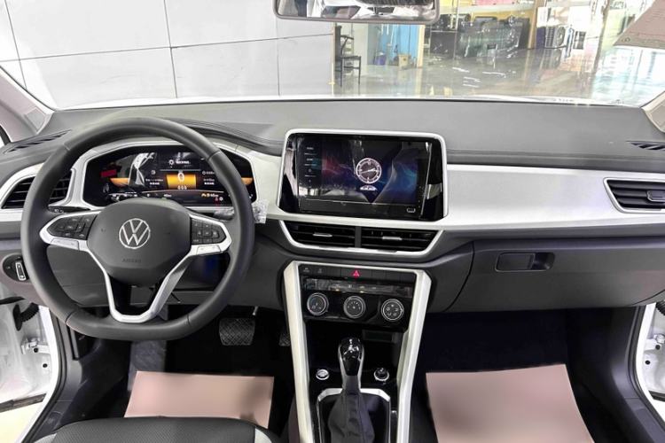 Used Volkswagen T-ROC 2025 Facelift Model 2 280TSI DSG Two-Wheel Drive Shiguang Edition Interior 3