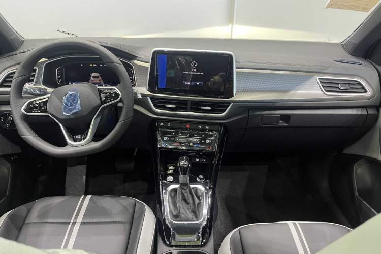 Used Volkswagen T-ROC 2025 Facelift Model 2 300TSI DSG Two-Wheel Drive Xingguang Edition Interior 3