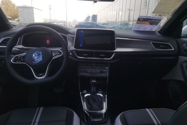 Used Volkswagen T-ROC 2025 Facelift Model 2 300TSI DSG Two-Wheel Drive Xingguang Edition Interior 3
