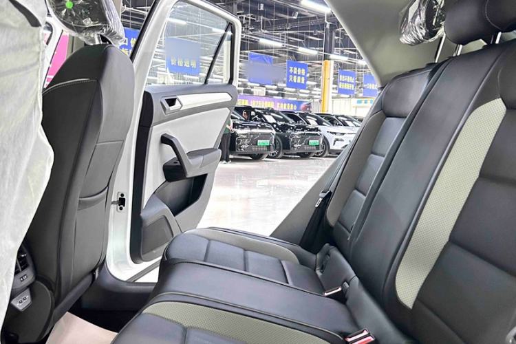 Used Volkswagen T-ROC 2025 Facelift Model 2 280TSI DSG Two-Wheel Drive Shiguang Edition Interior 4