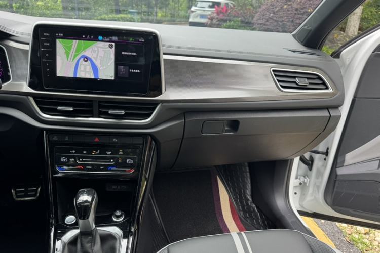 Used Volkswagen T-ROC 2025 Facelifted 300TSI DSG Two-Wheel-Drive Chen Guang Edition Interior 6