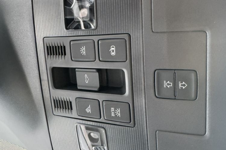 Used Volkswagen T-ROC 2025 Facelifted 300TSI DSG Two-Wheel-Drive Chen Guang Edition Interior 8
