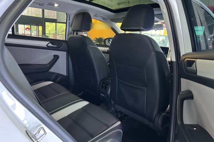 Used Volkswagen T-ROC 2025 280TSI DSG Two-Wheel Drive Time Edition Interior 9