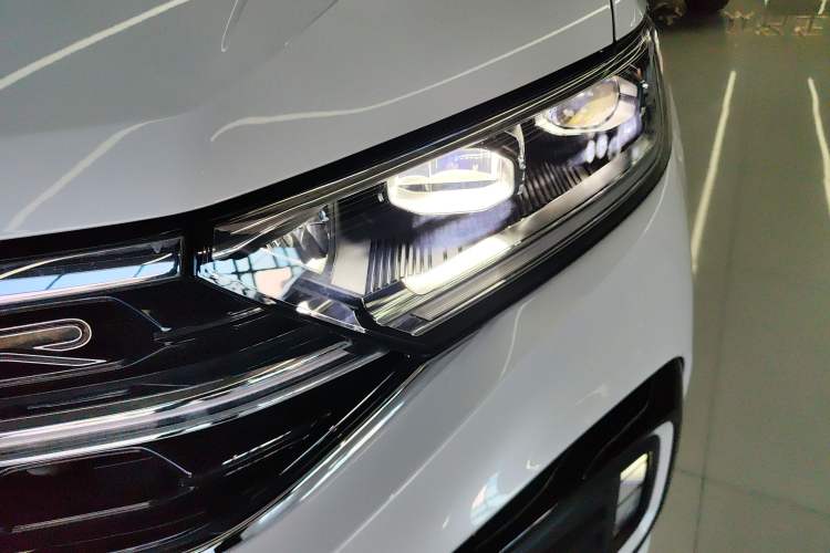 Used Volkswagen T-ROC 2025 Facelifted 300TSI DSG Two-Wheel-Drive Chen Guang Edition Left Front Headlight
