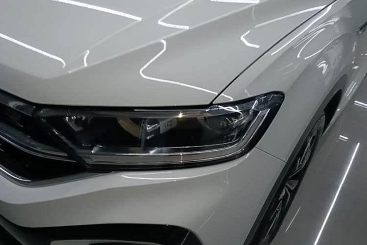 Used Volkswagen T-ROC 2025 Facelift Model 2 300TSI DSG Two-Wheel Drive Chenguang Edition Left Front Headlight