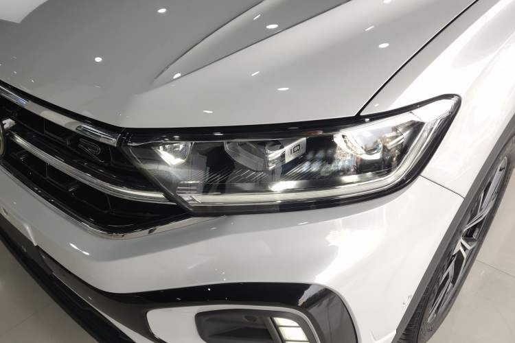 Used Volkswagen T-ROC 2025 Facelift Model 2 300TSI DSG Two-Wheel Drive Xingguang Edition Left Front Headlight