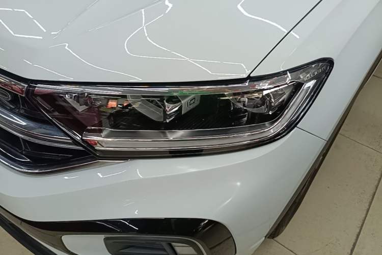 Used Volkswagen T-ROC 2025 300TSI DSG Two-Wheel Drive Chen Guang Edition Left Front Headlight