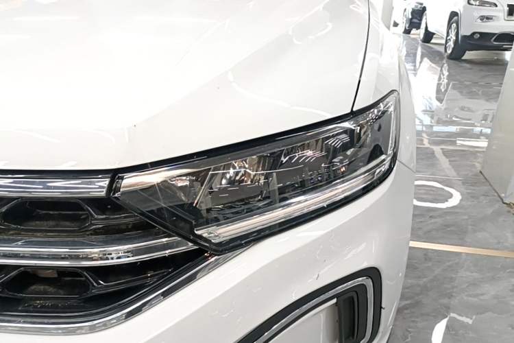 Used Volkswagen T-ROC 2025 Facelift Model 2 280TSI DSG Two-Wheel Drive Shiguang Edition Left Front Headlight