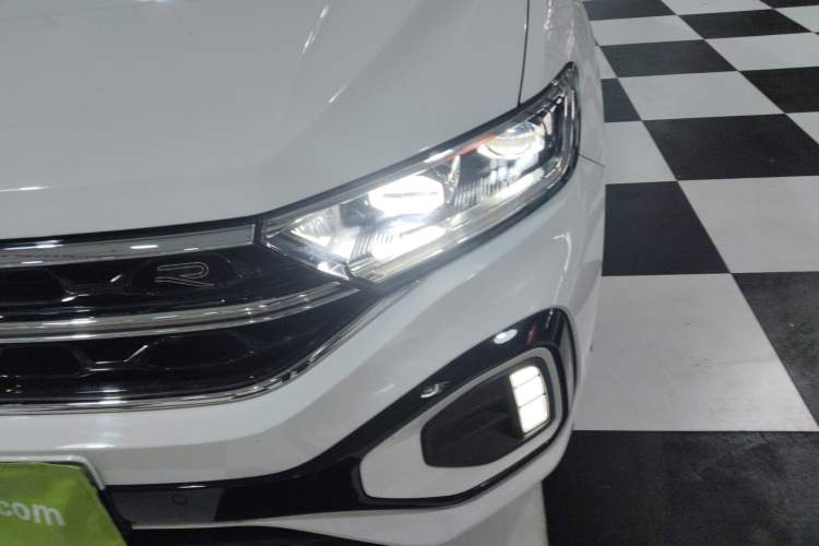 Used Volkswagen T-ROC 2025 300TSI DSG Two-Wheel Drive Chen Guang Edition Left Front Headlight