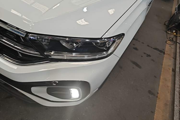 Used Volkswagen T-ROC 2025 Facelifted 300TSI DSG Two-Wheel-Drive Chen Guang Edition Left Front Headlight