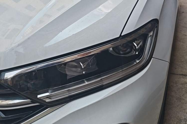 Used Volkswagen T-ROC 2025 300TSI DSG Two-Wheel Drive Chen Guang Edition Left Front Headlight