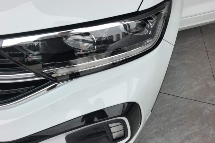 Used Volkswagen T-ROC 2025 300TSI DSG Two-Wheel Drive Chen Guang Edition Left Front Headlight