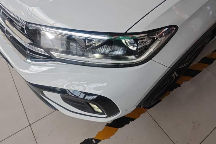 Used Volkswagen T-ROC 2025 Facelift Model 2 300TSI DSG Two-Wheel Drive Chenguang Edition Left Front Headlight