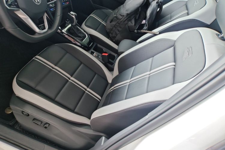 Used Volkswagen T-ROC 2025 Facelifted 300TSI DSG Two-Wheel-Drive Chen Guang Edition Left Front Seat