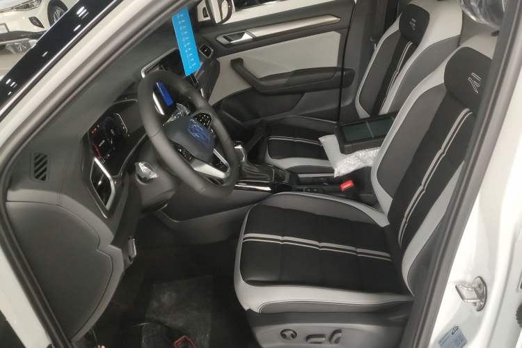 Used Volkswagen T-ROC 2025 Facelift Model 2 300TSI DSG Two-Wheel Drive Xingguang Edition Left Front Seat