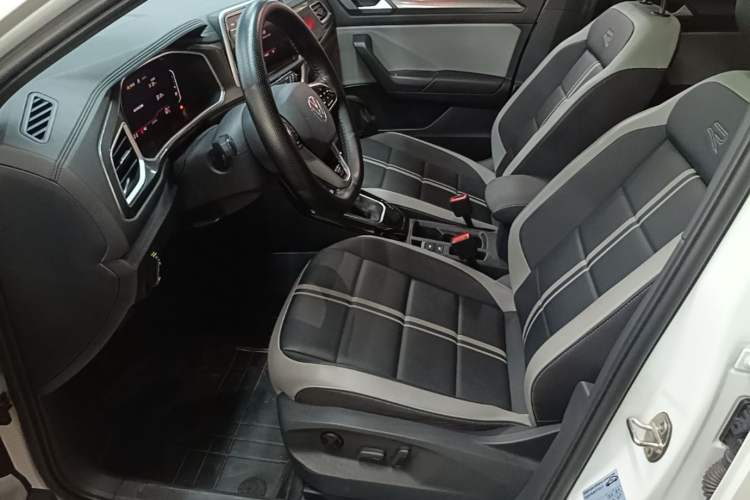 Used Volkswagen T-ROC 2025 300TSI DSG Two-Wheel Drive Chen Guang Edition Left Front Seat