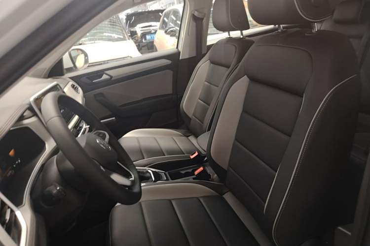 Used Volkswagen T-ROC 2025 Facelift Model 2 280TSI DSG Two-Wheel Drive Shiguang Edition Left Front Seat