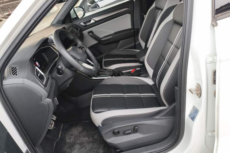 Used Volkswagen T-ROC 2025 300TSI DSG Two-Wheel Drive Chen Guang Edition Left Front Seat
