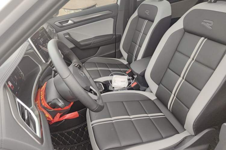 Used Volkswagen T-ROC 2025 300TSI DSG Two-Wheel Drive Chen Guang Edition Left Front Seat