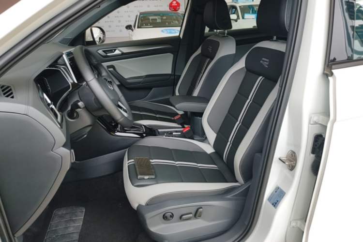 Used Volkswagen T-ROC 2025 300TSI DSG Two-Wheel Drive Chen Guang Edition Left Front Seat