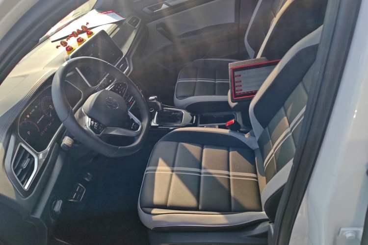 Used Volkswagen T-ROC 2025 300TSI DSG Two-Wheel Drive Chen Guang Edition Left Front Seat