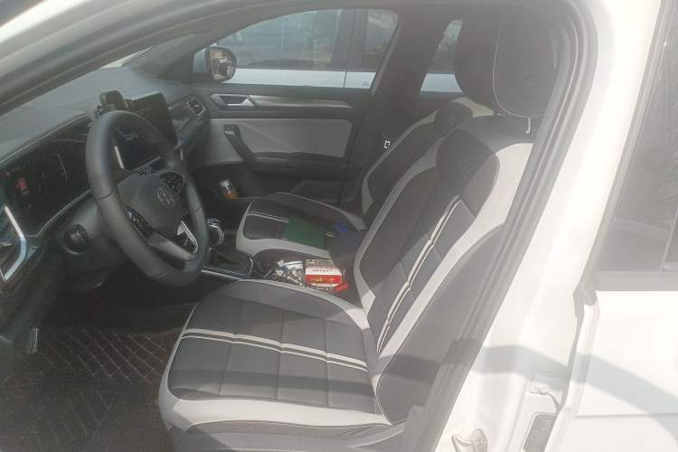 Used Volkswagen T-ROC 2025 300TSI DSG Two-Wheel Drive Chen Guang Edition Left Front Seat