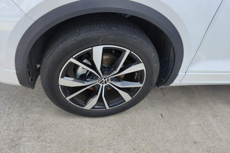 Used Volkswagen T-ROC 2025 300TSI DSG Two-Wheel Drive Chen Guang Edition Left Front Wheel Hub
