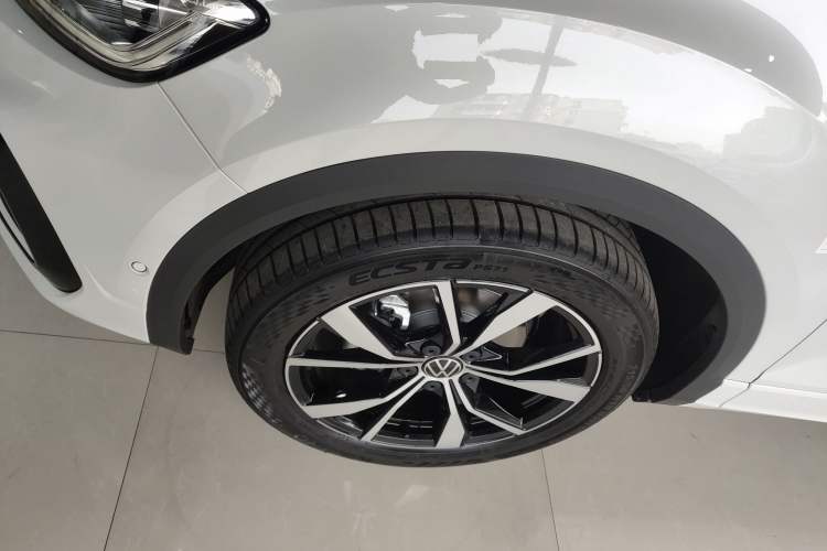 Used Volkswagen T-ROC 2025 Facelift Model 2 300TSI DSG Two-Wheel Drive Xingguang Edition Left Front Wheel Hub