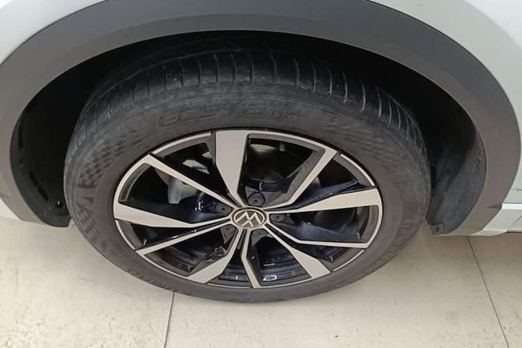 Used Volkswagen T-ROC 2025 300TSI DSG Two-Wheel Drive Chen Guang Edition Left Front Wheel Hub