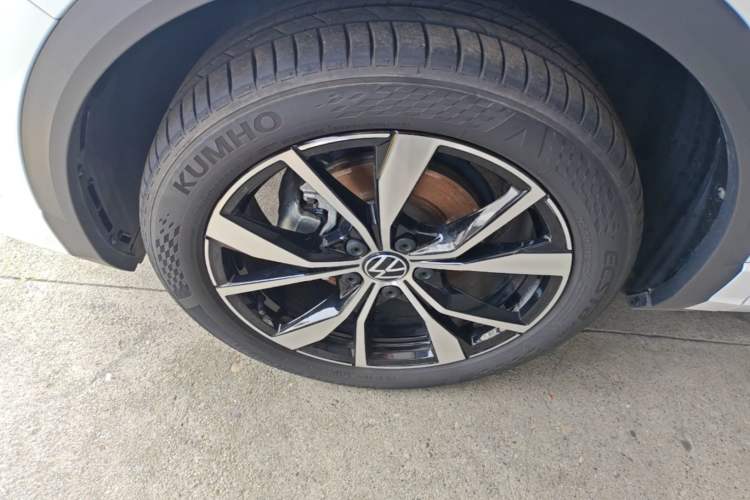 Used Volkswagen T-ROC 2025 Facelifted 300TSI DSG Two-Wheel-Drive Chen Guang Edition Left Front Wheel Hub