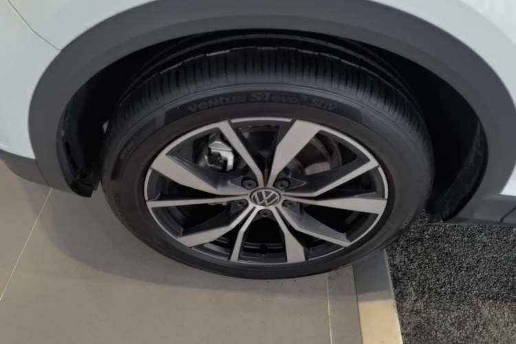 Used Volkswagen T-ROC 2025 Facelift Model 2 280TSI DSG Two-Wheel Drive Shiguang Edition Left Front Wheel Hub