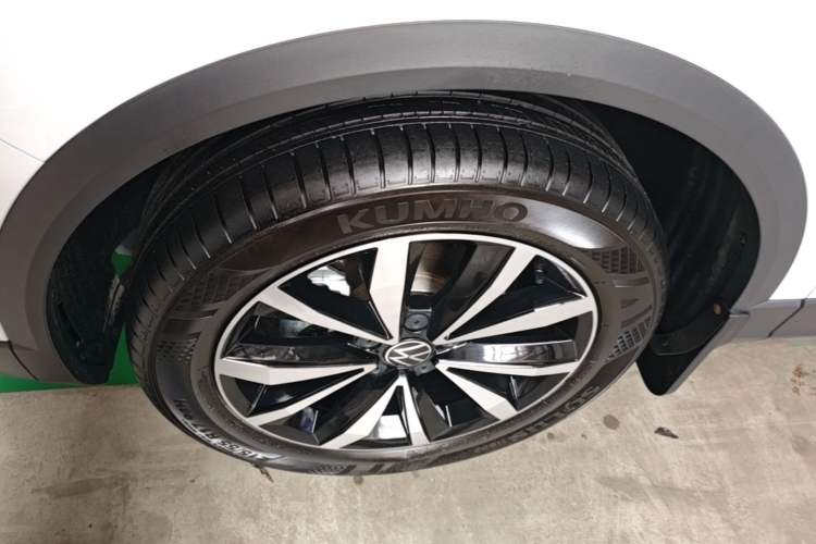 Used Volkswagen T-ROC 2025 280TSI DSG Two-Wheel Drive Time Edition Left Front Wheel Hub