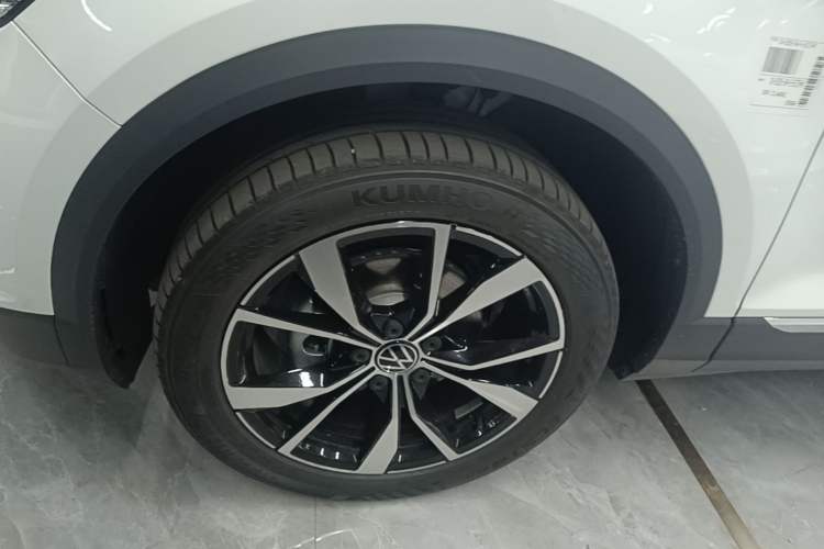 Used Volkswagen T-ROC 2025 Facelift Model 2 280TSI DSG Two-Wheel Drive Shiguang Edition Left Front Wheel Hub