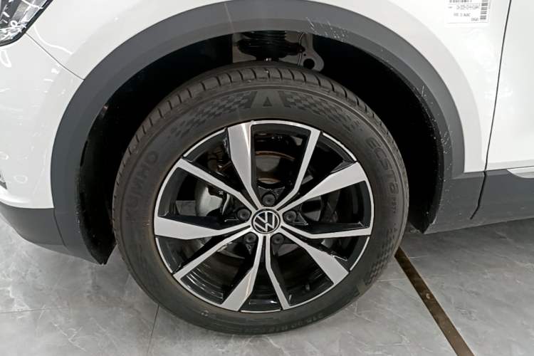 Used Volkswagen T-ROC 2025 Facelift Model 2 280TSI DSG Two-Wheel Drive Shiguang Edition Left Front Wheel Hub