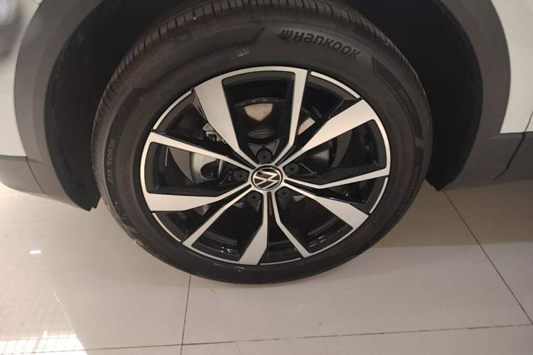 Used Volkswagen T-ROC 2025 Facelift Model 2 280TSI DSG Two-Wheel Drive Shiguang Edition Left Front Wheel Hub