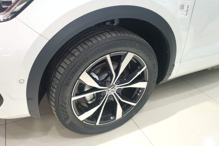 Used Volkswagen T-ROC 2025 Facelift Model 2 300TSI DSG Two-Wheel Drive Xingguang Edition Left Front Wheel Hub