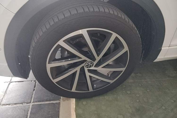 Used Volkswagen T-ROC 2025 300TSI DSG Two-Wheel Drive Starlight Edition Left Front Wheel Hub