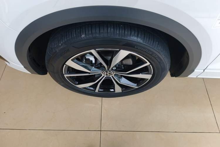 Used Volkswagen T-ROC 2025 300TSI DSG Two-Wheel Drive Chen Guang Edition Left Front Wheel Hub